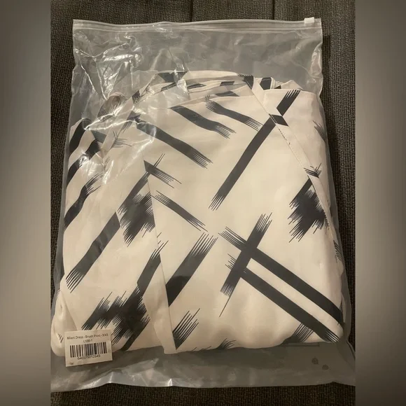 NWOT - XXS Petite Studio Milani Dress Brush Print - Picture 4 of 4